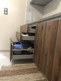 ΚΟΥΖΙΝΑ ΑΚΡΥΛΙΚΟ   ΚΑΙ SYCHRONIZED ΠΟΡΤΑΚΙ